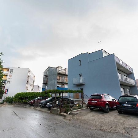 Suit B&R Split Exterior photo